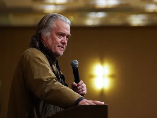 مشاور پیشین ترامپ، خواستار اخراج پسر نتانیاهو از میامی و اعزام او به خط مقدم ایران شد