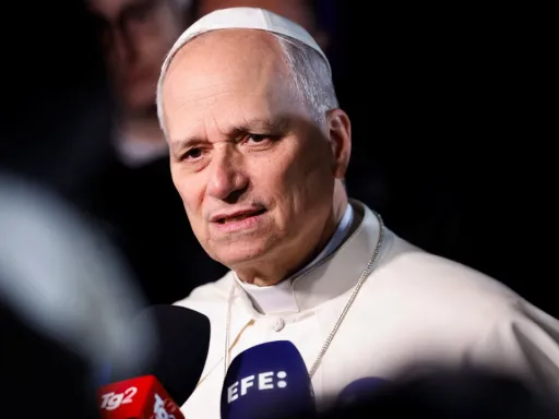 پاپ لئو چهاردهم از ترامپ خواست به‌دنبال راهی برای خروج از جنگ با ایران باشد