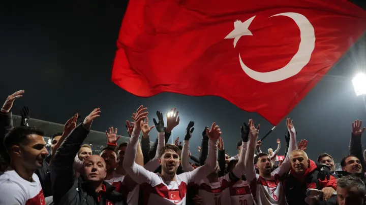 Türkiye vence o Kosovo e garante vaga no Campeonato Mundial 2026
