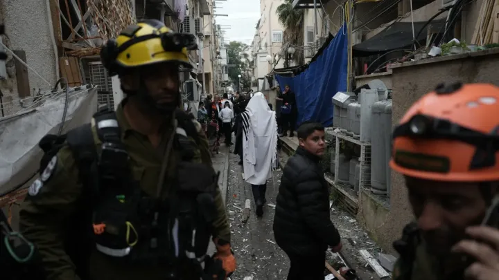 Иранская ракета ранила 14 человек