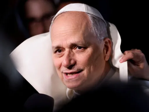 Papa pede a Trump que procure uma 'saída' para a guerra com o Irão à medida que aumentam os mortos