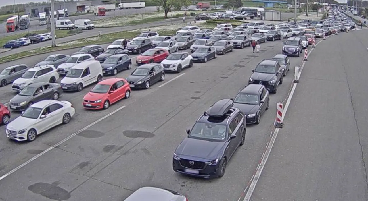 EEС системот го блокираше влезот во Хрватска, патниците чекаат со часови