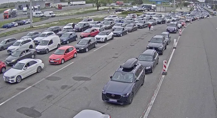 EEС системот го блокираше влезот во Хрватска, патниците чекаат со часови