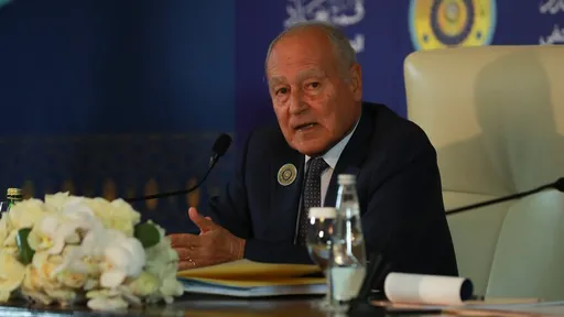 Šef Arapske lige podržava hrabre libanske odluke u telefonskom razgovoru s premijerom Salamom