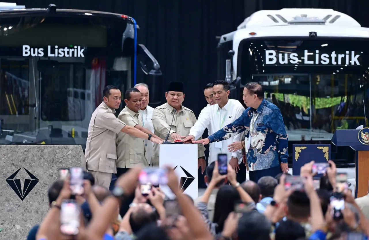 Presiden Prabowo resmikan pabrik kendaraan listrik, dorong industrialisasi nasional
