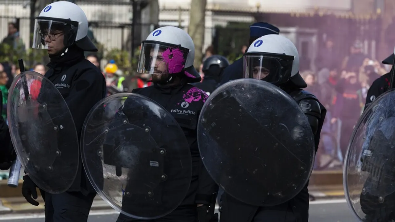 Duizenden demonstreren in Brussel tegen bezuinigingen op regionaal niveau