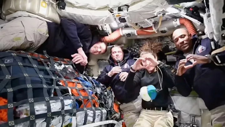 "Artemida" êkipajı Ay tiräli oçıştan soñ Tın okeanğa töşä