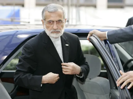 Kamal Kharazi, ex-diplomata de topo, morre devido a ferimentos sofridos num ataque dos EUA-Israel