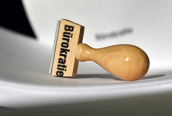 Mehrheit sieht beim Bürokratieabbau null Fortschritt