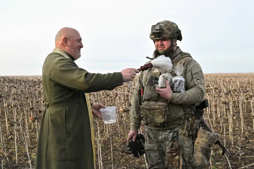 Russia-Ukraine 32-hour Easter truce comes into force