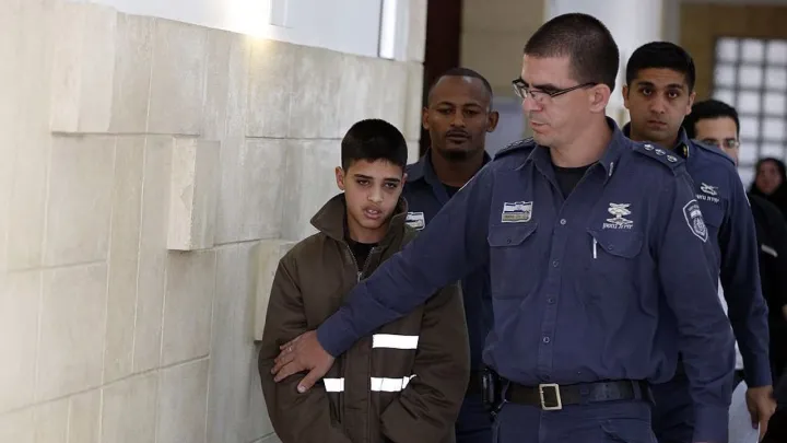 От истощения до насилия: в израильских тюрьмах содержатся 350 палестинских детей