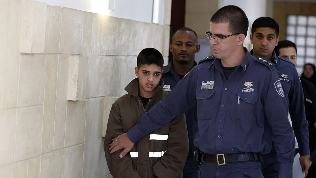 От истощения до насилия: в израильских тюрьмах содержатся 350 палестинских детей