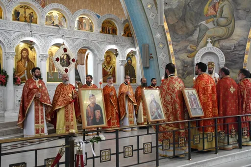 Besimtarët ortodoksë të Shqipërisë dhe Maqedonisë së Veriut kremtojnë Pashkët