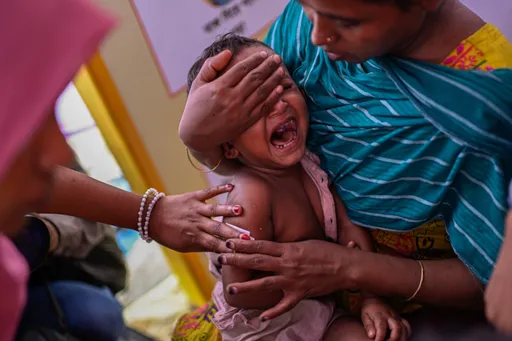 Fruthi përhapet me shpejtësi në Bangladesh, raportohen 45.800 raste dhe afro 300 viktima