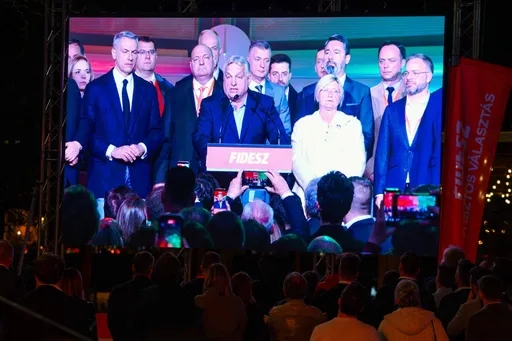 وسط دموع أنصاره.. أوربان يقر بهزيمة تاريخية أمام المعارضة في انتخابات المجر