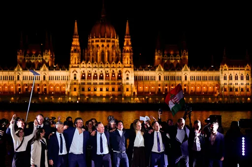 Merz und Wadephul gratulieren Ungarns Wahlsieger Magyar