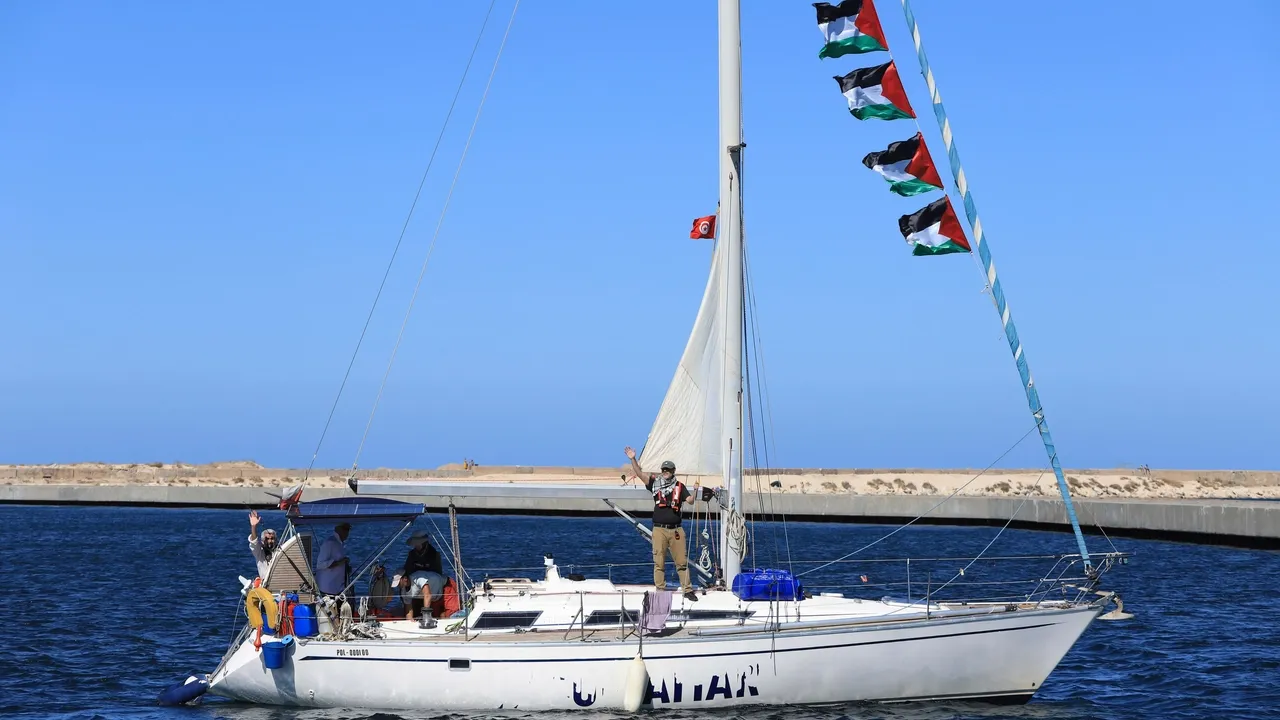 Global' Sumud flotiliyäse, qatnaşuçılar sanın ike tapqır arttırıp, yaña Ğazzä säfärenä çığa