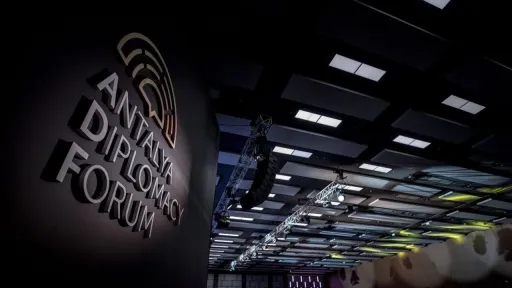 Dönya liderları Törkiyägä 5nçe Antaliya Diplomatiyä Forumına cıyıla