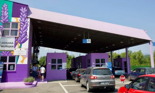 Shqipëri  Bllokim treditor për mjetet e tonazhit të rëndë drejt Malit të Zi  BeH së dhe Serbisë