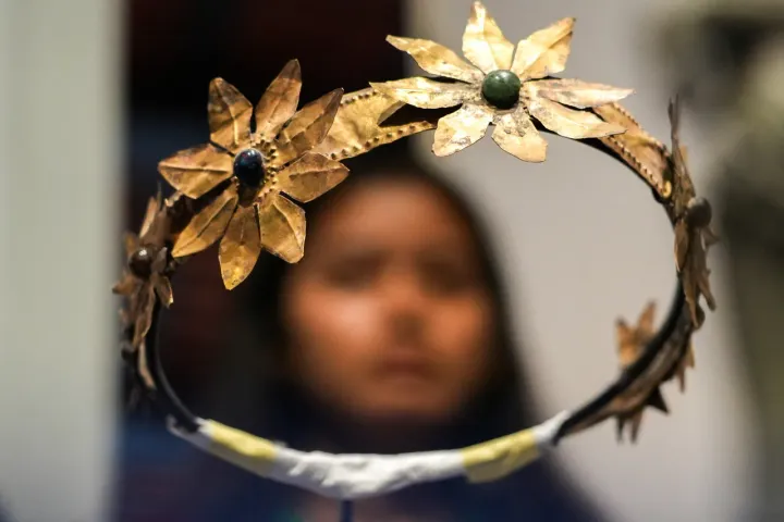 French lawmakers debate bill to return colonial-era looted African artefacts