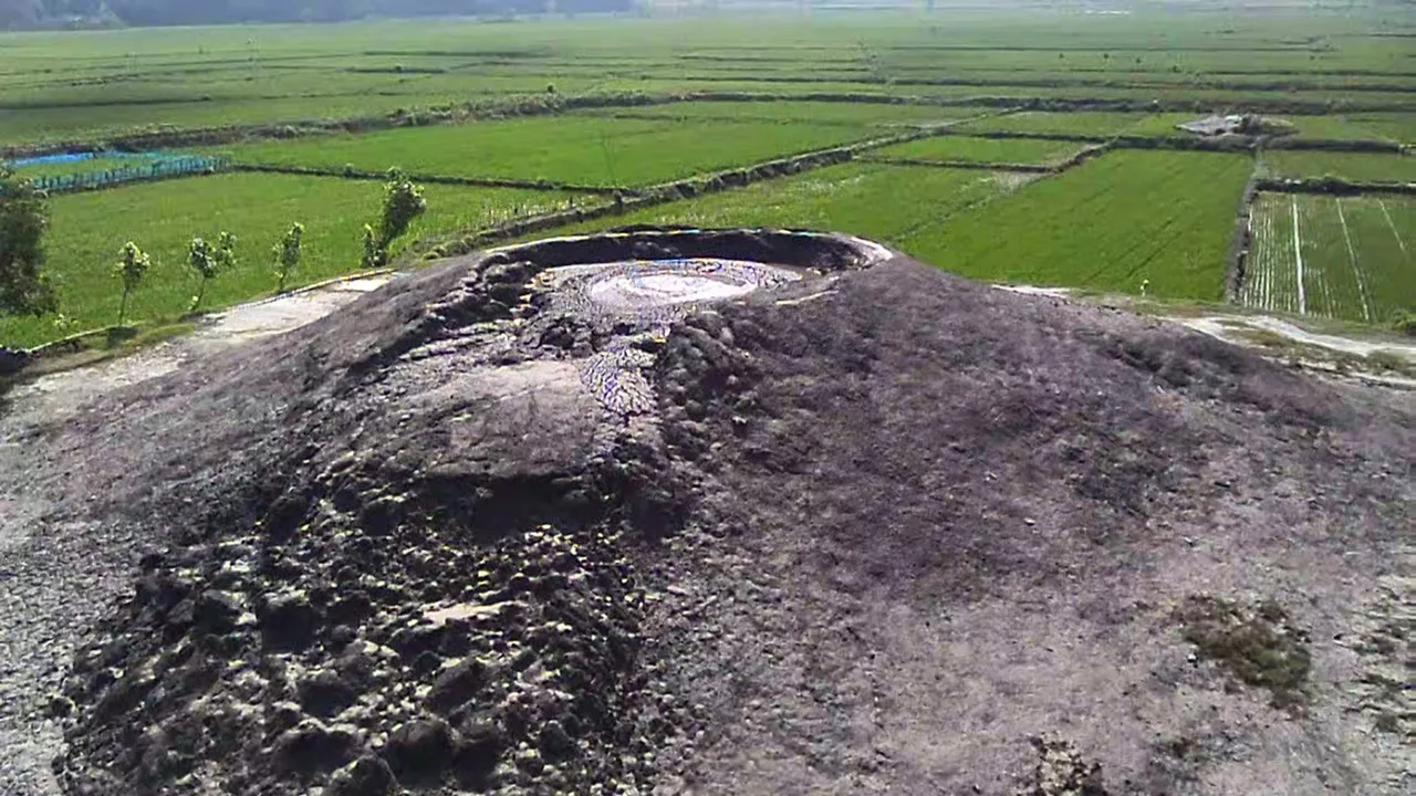 Fenomena gunung lumpur Bledug Kramesan muncul di Grobogan, petani optimistis tanah kian subur