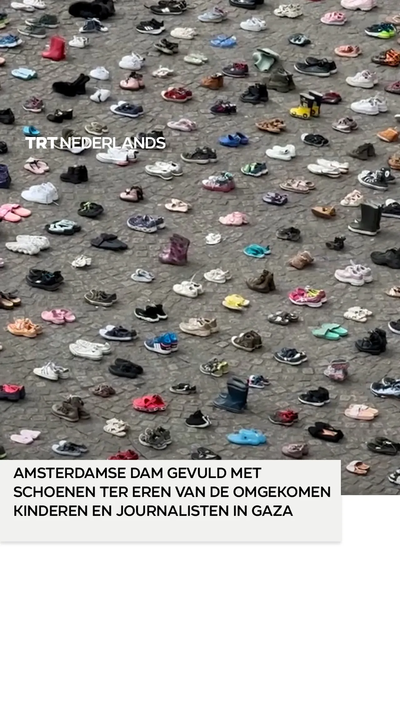 Amsterdamse dam gevuld met schoenen ter herdenking van de omgekomen kinderen en journalisten in Gaza