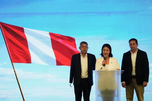 Elecciones en Perú: Fujimori lidera, a la espera de rival en balotaje y entre denuncias sobre conteo