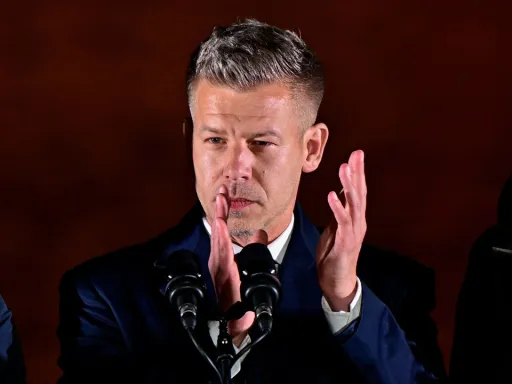 Mudança histórica na Hungria: Peter Magyar vence as eleições, é o fim do domínio de 16 anos de Orbán