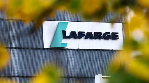 Французскую Lafarge признали виновной в финансировании терроризма
