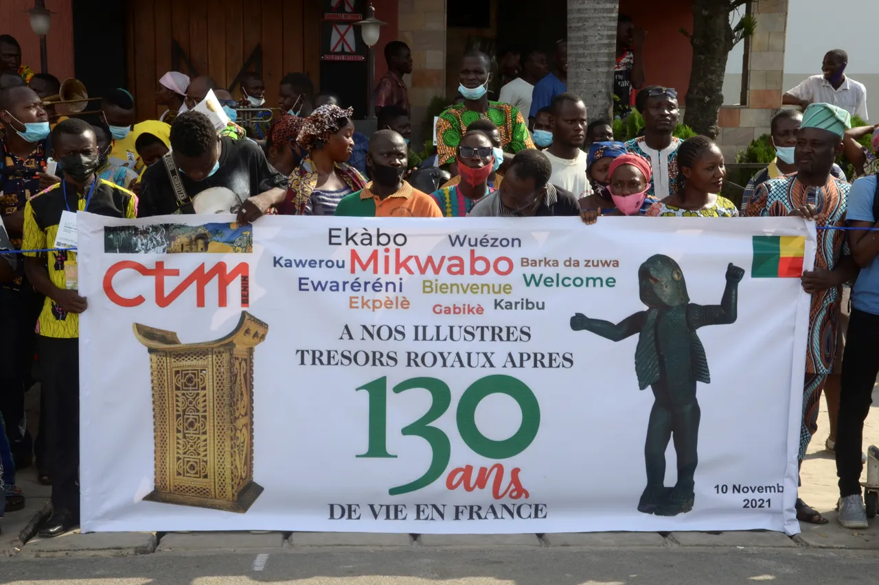 France: une loi pour la restitution d’œuvres pillées en Afrique durant la colonisation