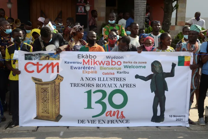 France: une loi pour la restitution d’œuvres pillées en Afrique durant la colonisation