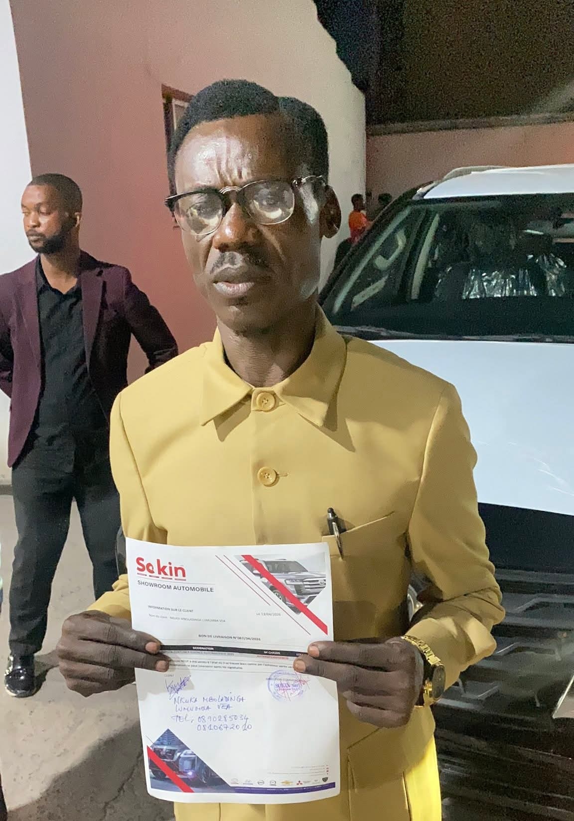 Rais Tshisekedi wa DRC amzawadia gari Lumumba Vea