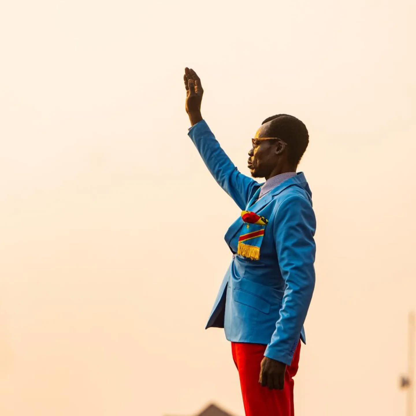 Rais Tshisekedi wa DRC amzawadia gari Lumumba Vea