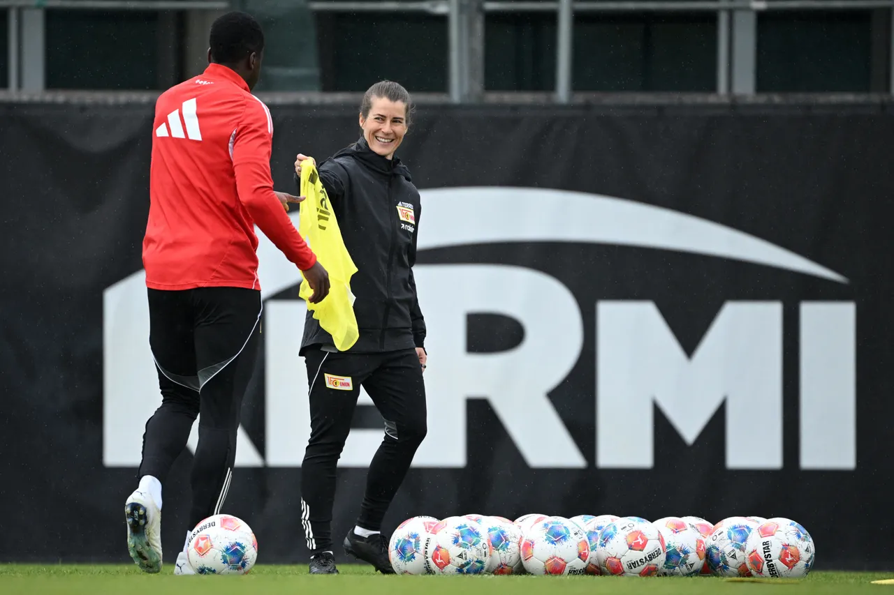 Vor historischem Debüt: FIFA gratuliert erster Bundesliga-Cheftrainerin Eta