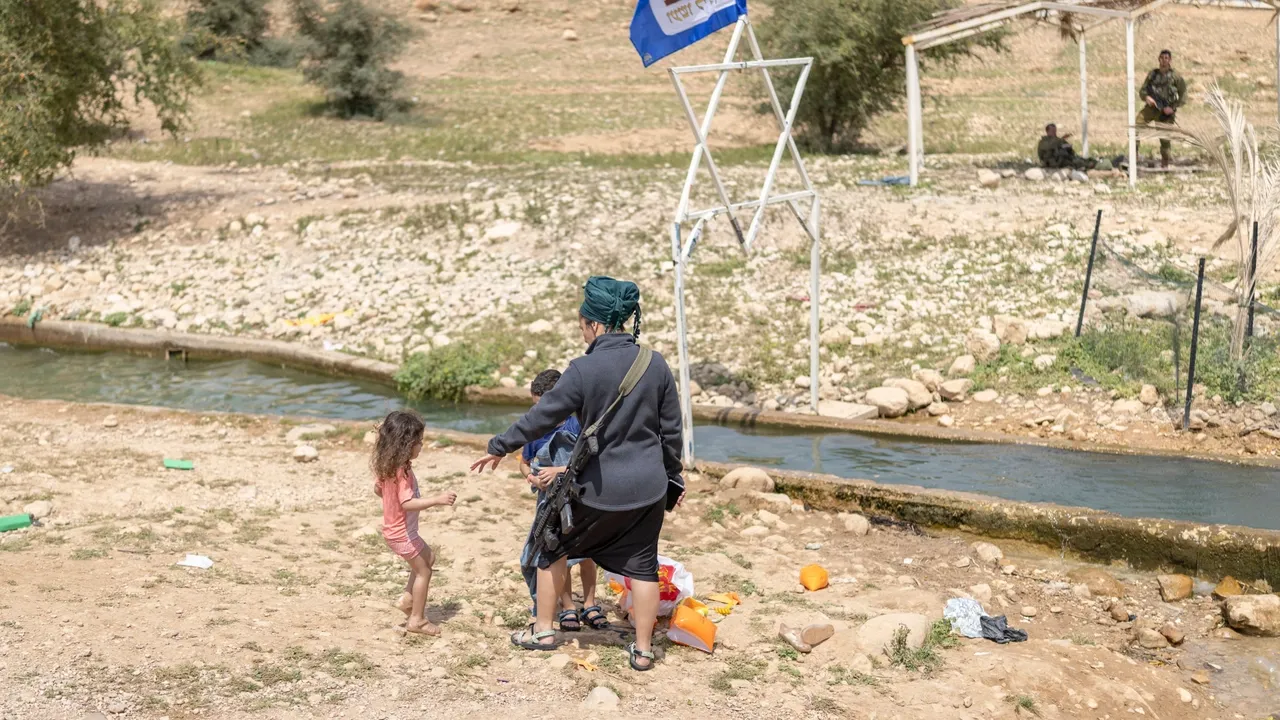 Expansionnisme des colons israéliens: à Ein al-Auja, le déplacement forcé transformé en “tourisme”