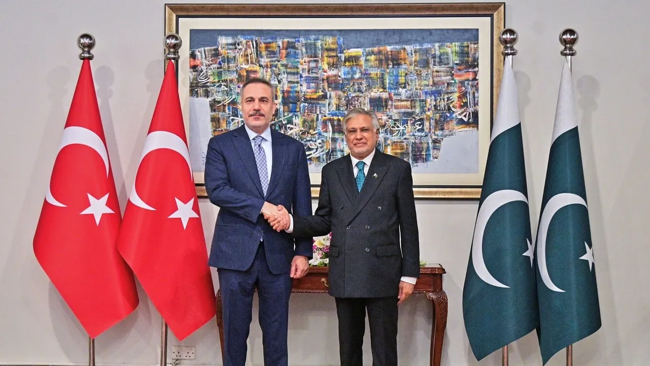 وزرای امور خارجه ترکیه و پاکستان در مورد مذاکرات ایران و آمریکا به صورت تلفنی گفتگو کردند.