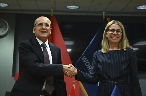 Туркије договори со Светска банка финансирање на голем железнички премин во Истанбул