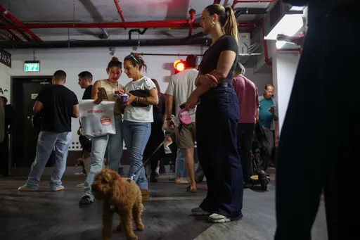 عشرات الصواريخ من لبنان تدفع آلاف الإسرائيليين إلى الملاجئ شمال البلاد