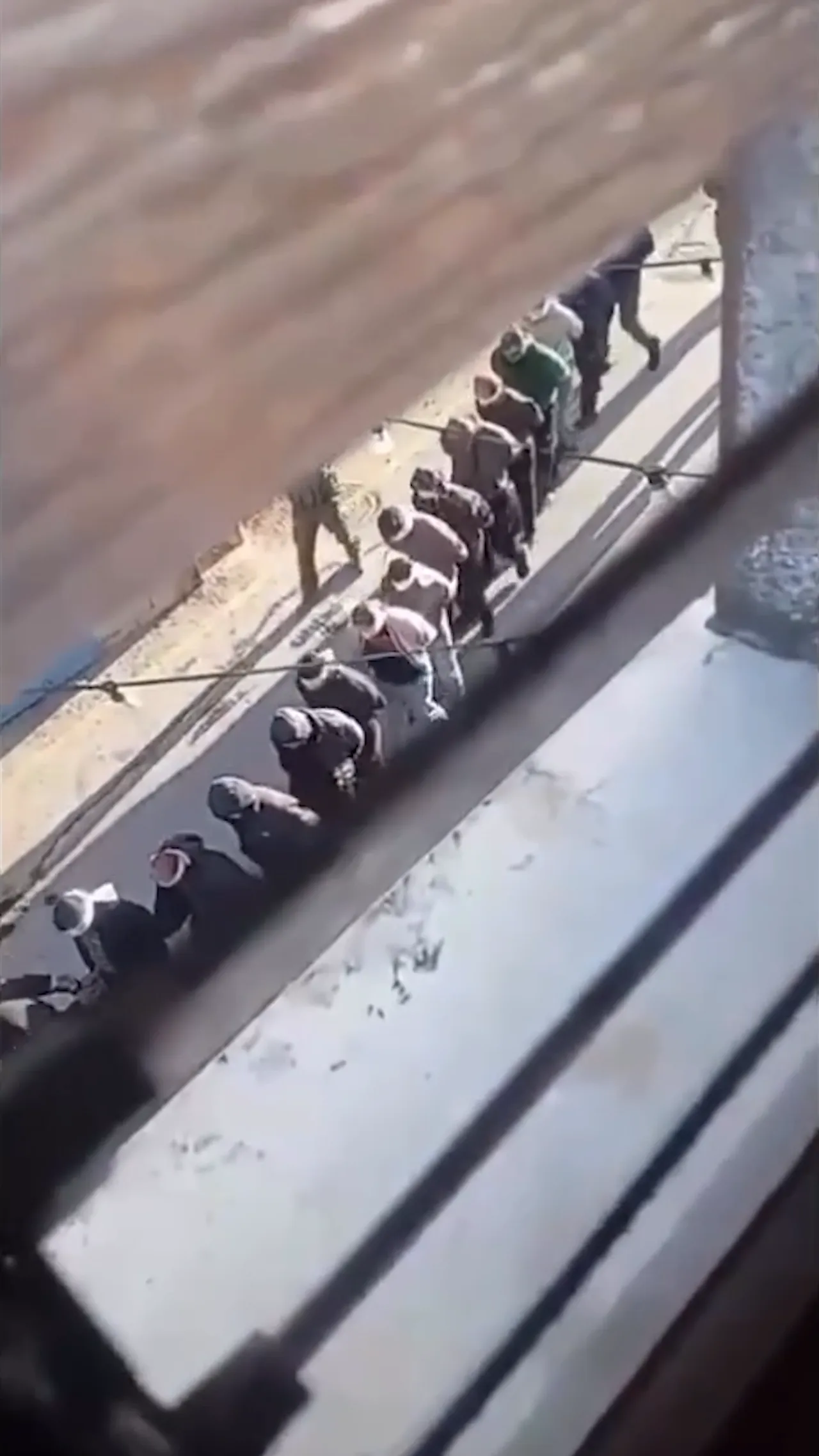 Militer Israel menahan puluhan warga Palestina dalam operasi di Tulkarem