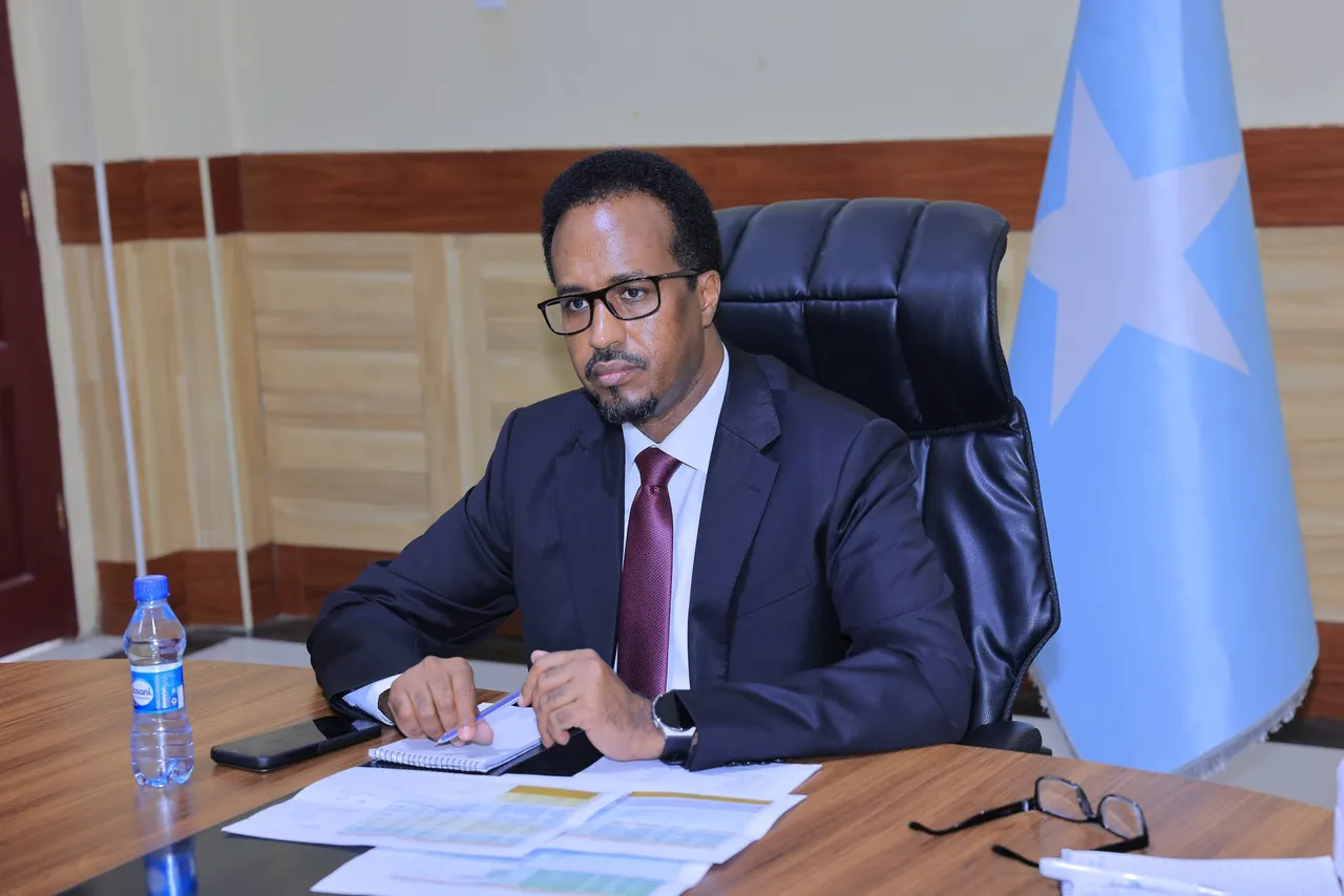 Soomaaliya: Wasiirka Ganacsiga iyo Warshadaha oo kulan miro-dhal ah la qaatay Wakiillada Warshadaha