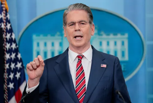 ShBA-ja paralajmëron sanksione për anijet dhe individët që ndihmojnë tregtinë e Iranit