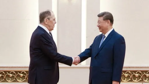 دیدار شی جین‌پینگ با سرگئی لاوروف در پکن؛ رایزنی درباره تحولات منطقه‌ای و جهانی