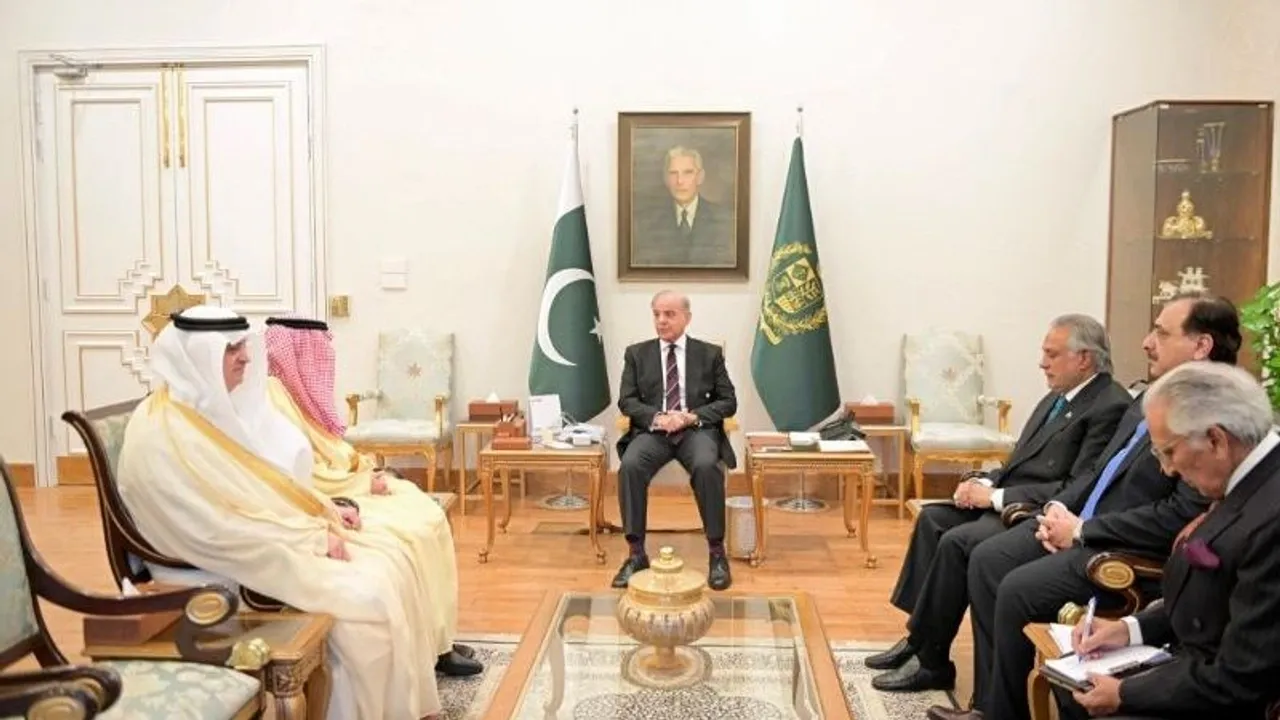 Пәкістан премьер-министрі АҚШ–Иран келіссөздері бойынша үш елге сапарлайды