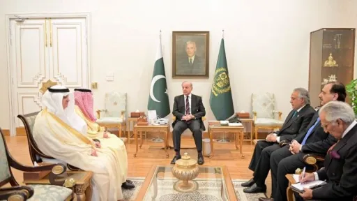 Пәкістан премьер-министрі АҚШ–Иран келіссөздері бойынша үш елге сапарлайды