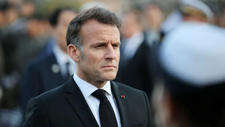 Makron Tramp belän Päzäşkiyannı solıx söyläşülären qabat başlarğa çaqıra