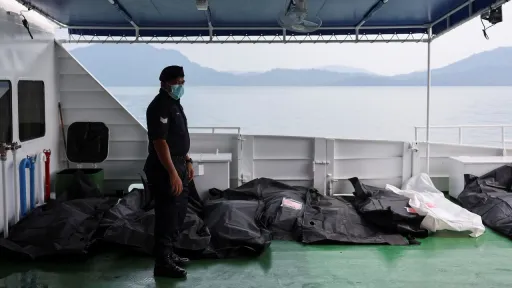 Roxinya häm Bangladeş keşelären utırtqan köymä battı, ülüçelär sanı bilgesez