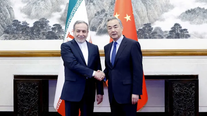 عراقجي لنظيره الصيني: إجراءات واشنطن الاستفزازية في الخليج قد تؤدي إلى نتائج خطيرة