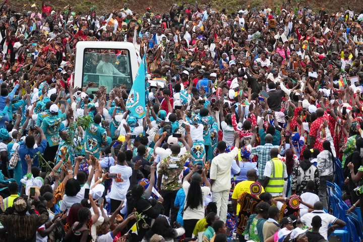 Africa tour: More than 500,000 expected at Pope Leo’s final Mass in Cameroon