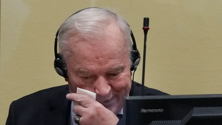 “Bosniya qatıyle” Ratko Mladić ğomerlek törmä cäzasın ütägändä insul’t kiçergän