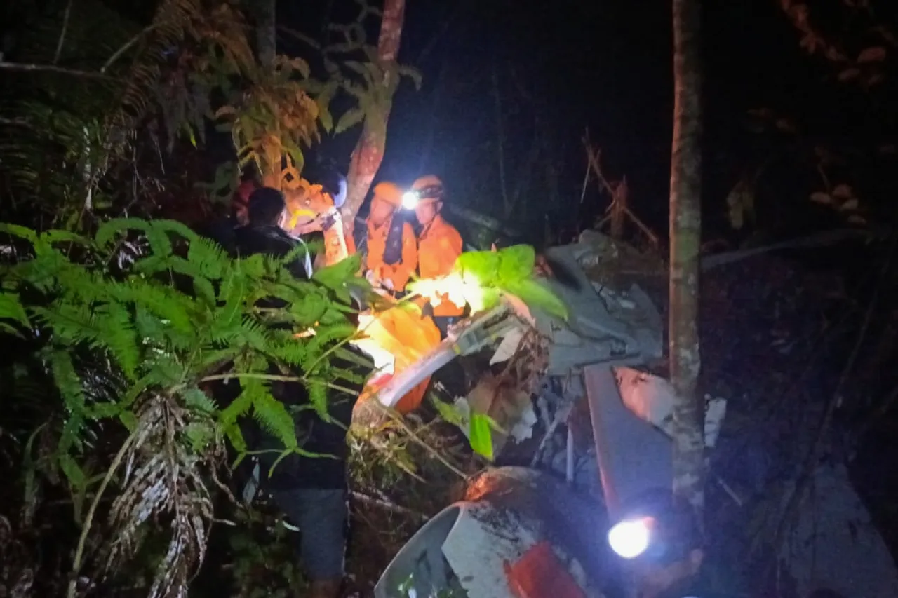 مصرع 8 أشخاص بتحطم مروحية خاصة في إندونيسيا